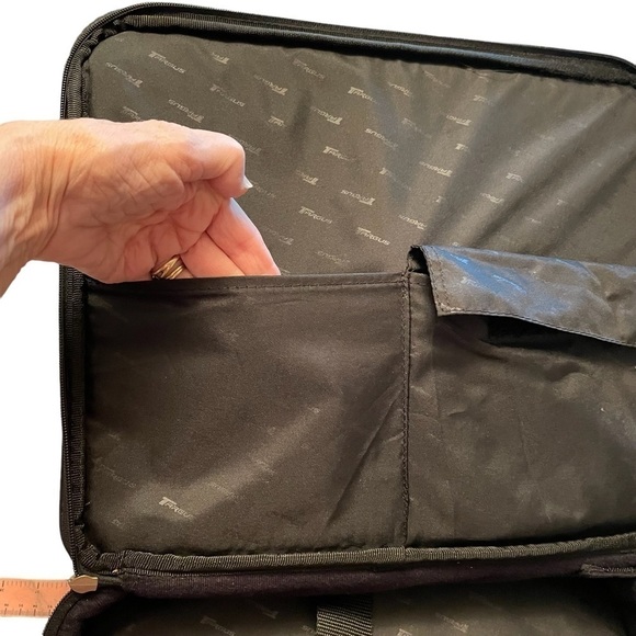 TARGUS Standard Notebook Case - Very good used condition - Shoulder strap - Picture 4 of 12